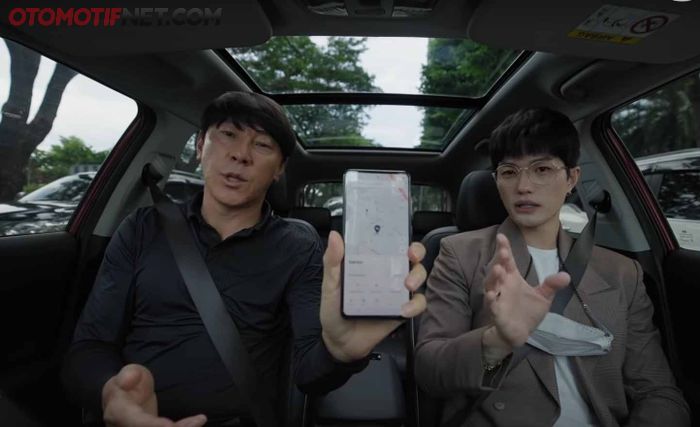 Coach Shin saat jajal fitur Bluelink