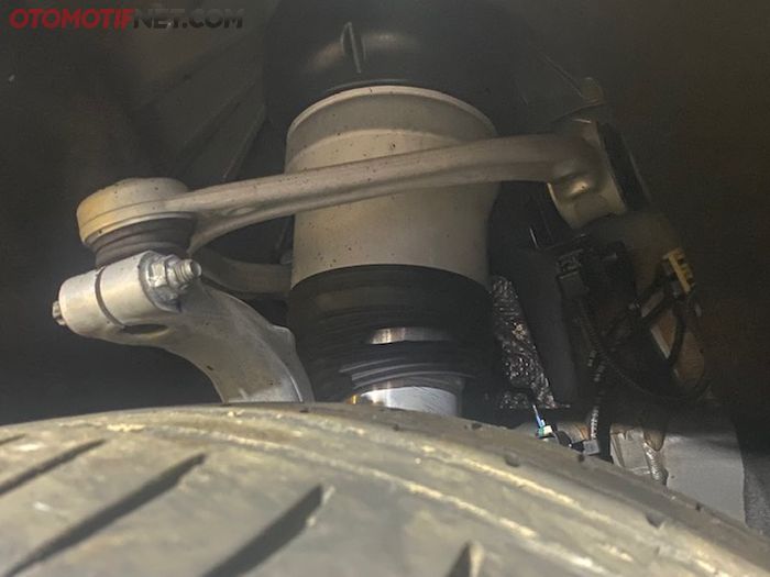 Suspensi udara standar Mercedes-Benz
