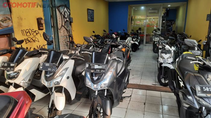 Deretan motor bekas di showroom Sahabat Motor di Tangerang Selatan