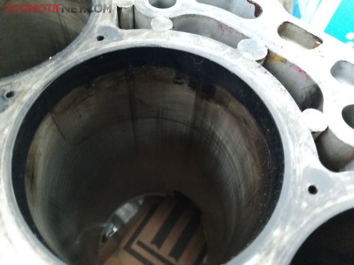 Liner silinder mesin