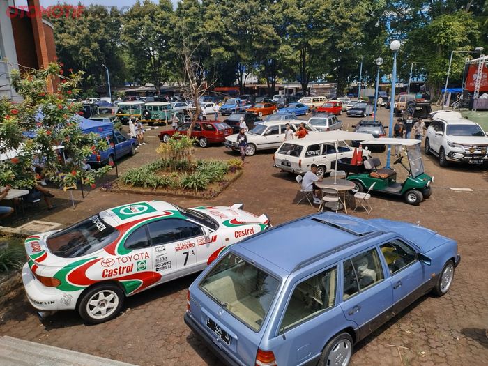 LMAW 2022 di universitas Trilogi jadi ajang meet up penggemar mobil 90&rsquo;s dan retro