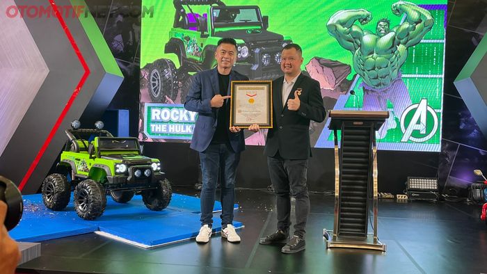 Mobil listrik mainan Rocky Monster Hulk Edition dapat rekor MURI