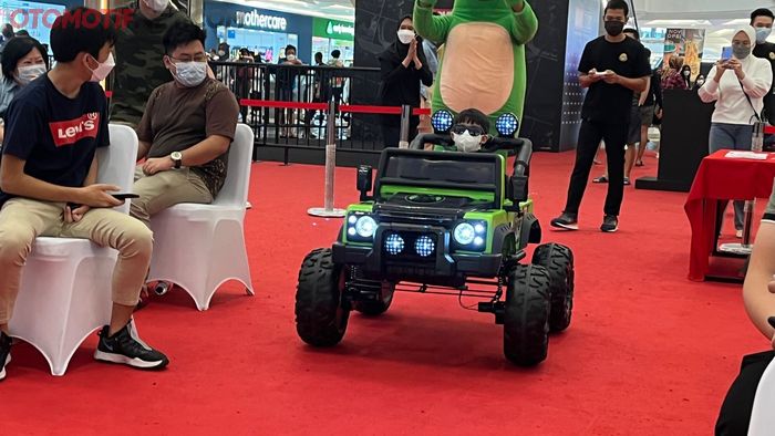 Mobil listrik mainan Rocky Monster Hulk Edition dapat rekor MURI