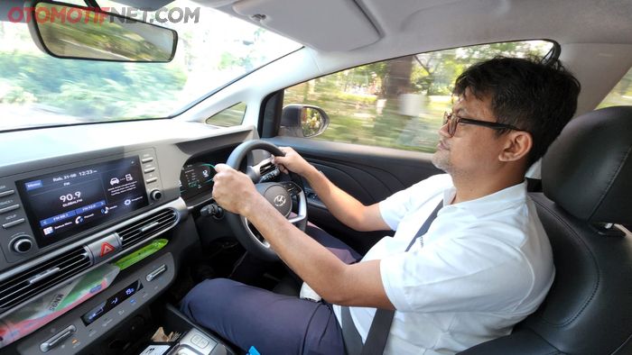 Otomotifnet.com berkesempatan ngegas Hyundai Satrgazer dari Surabaya menuju Malang (31/8/2022)