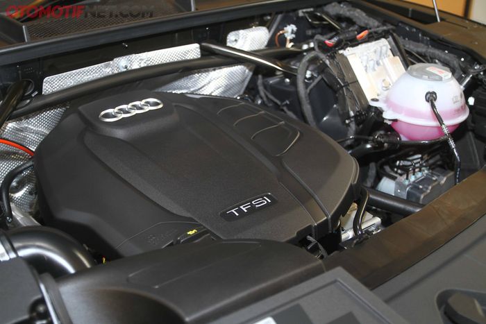 Mesin The New Audi Q5  4-silinder segaris 2.0 Liter TFSI. Punya tenaga puncak 245 HP dan torsi 370 Nm.