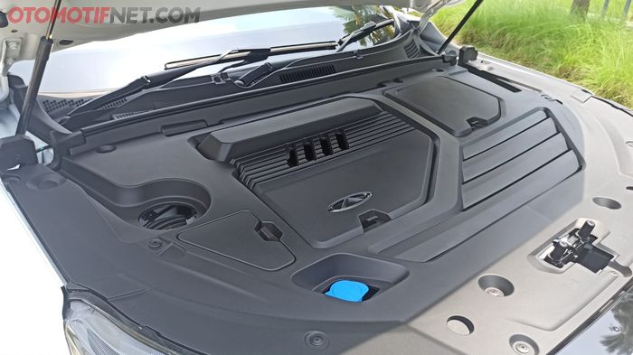 Mesin mobil baru Chery Tiggo 8 Pro tertutup rapat cover plastik