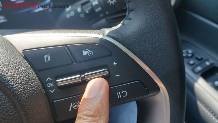 Switch pengaturan kecepatan cruise control di Hyundai Stargazer