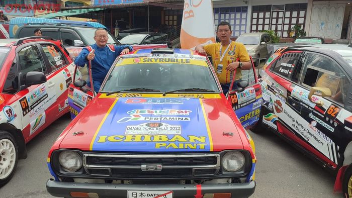 Ronny JS (kiri) sudah cinta dengan Datsun