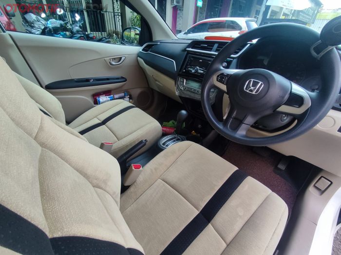 Interior Honda Brio dilapis bahan kain Toyota Alphard