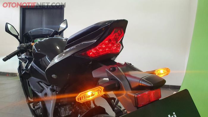 New Kawasaki Ninja ZX-25R pakai lampu sein LED belakang ala ZX-10R