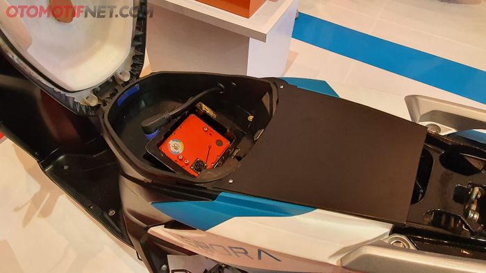 Honda Vario 125 Electric pakai baterai dengan kapasitas 72V 25AH besutan Indonesia Battery Corporation (IBC).