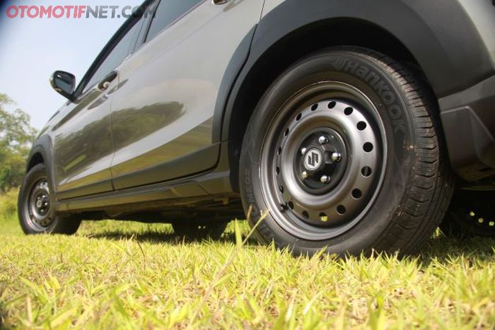 Pelek kaleng OEM Terios, harusnya dipadu ban A/T nih!