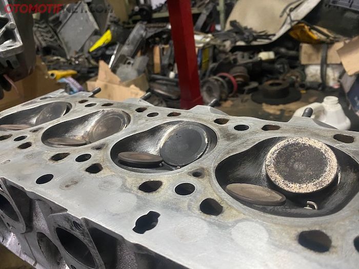 Klep mobil bisa bengkok (foto ilustrasi)