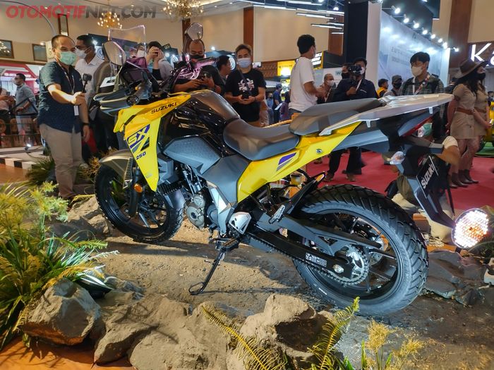 Desain dinamis dan khas motor adventurep memberi angin segar di line up motor Suzuki di Indonesia
