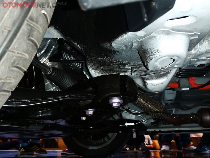 Toyota Kijang Innova Zenix menggunakan sistem penggerak depan atau Front Wheel Drive (FWD)
