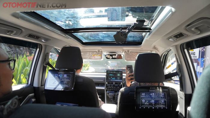 Fitur Panoramic Sunroof Hadir di Toyota Kijang Innova Zenix Tipe Q HV dan V HV