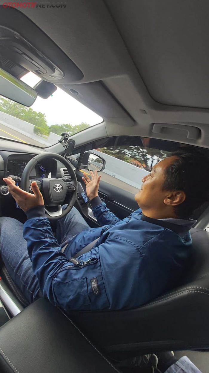 Test Drive Toyota Innova Zenix Q Hybrid TSS 2022