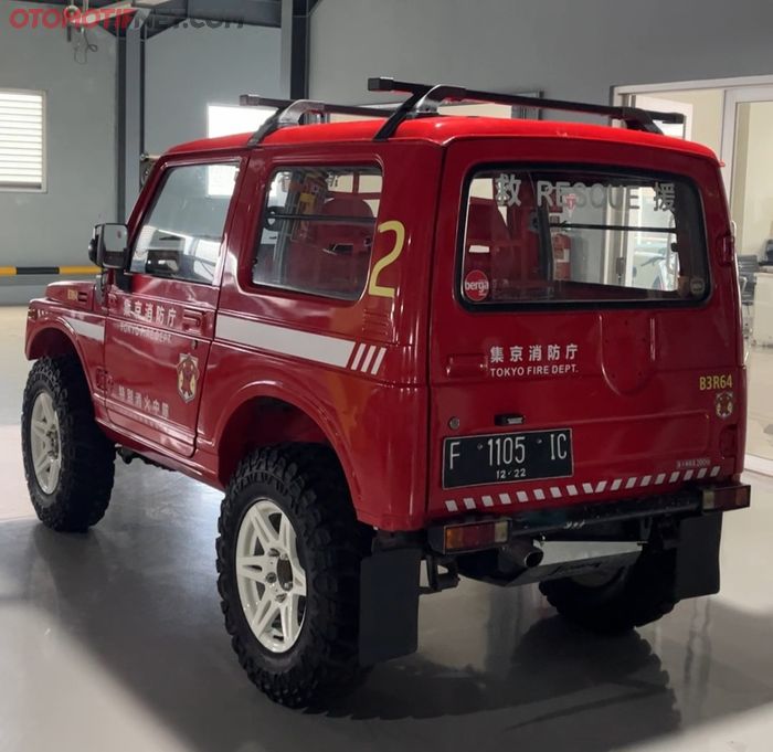 Suzuki Katana milik Beberes Garasi Store, bertema pemadam kebakaran Tokyo