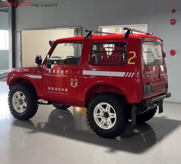 Suzuki Katana milik Beberes Garasi Store, bertema pemadam kebakaran Tokyo