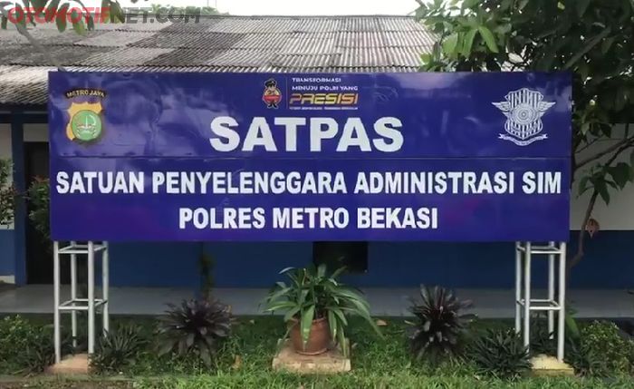 Halaman depan Satpas SIM Polres Metro Bekasi, dijelaskan teknis foto SIM agar hasilnya maksimal.