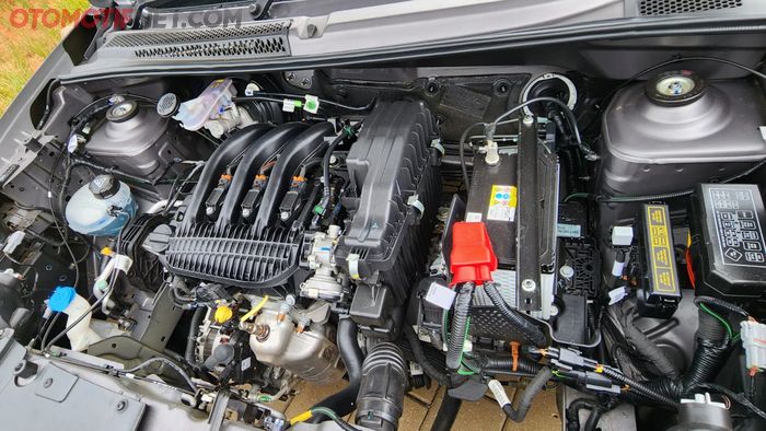 Mesin 3 silinder segaris 1.2 liter Citroen C3 berkode Puretech 82 , klaim tenaga maksimum mencapai 80,4 dk/5.750 rpm dan torsi 115 Nm /3.750 rpm