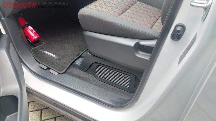 Ventilasi udara di jok penumpang depan Toyota Kijang Innova Zenix Hybrid