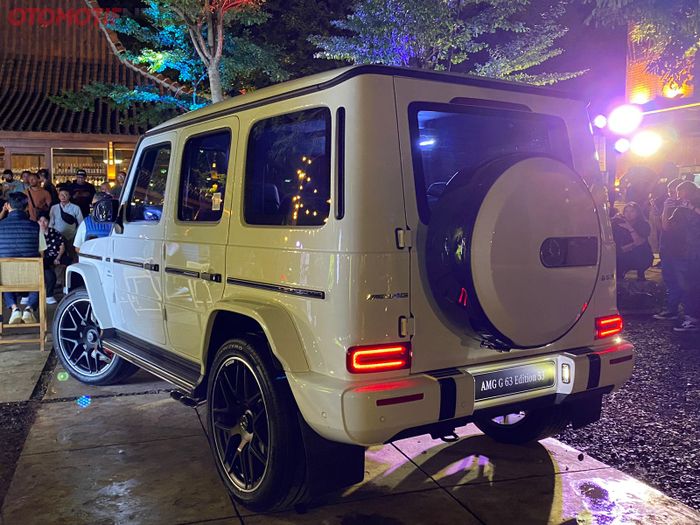 Bagian buritan Mercedes-AMG G 63 Edition 53. Tersedia warna hitam 11 unit sedangkan putih 9 unit.