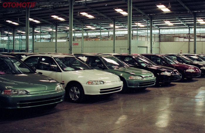 Honda Civic Genio dan Estilo di gudang penyimpanan mobil PT Imora Motors pada tahun 1992