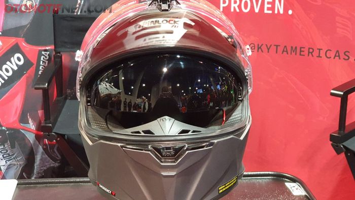 KYT R2R dilengkapi dengan fitur double visor