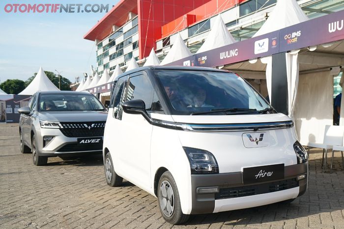 Wuling Air ev dan Wuling Alvez di area tes drive di IIMS 2023