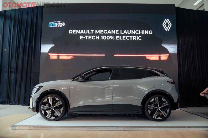 Tampak samping All New Renault Megane E-Tech 