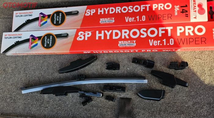 Wiper belakang keluaran Wealthy SP Hyrdrosoft Pro ukuran 12 inch bisa untuk Suzuki Ertiga