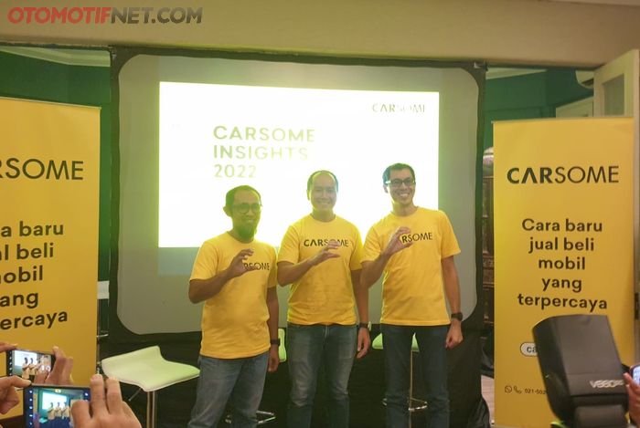 Carsome Insight 2022, (kiri - Eka Sukmansyah, Direktur Carsome Certified Lab),(tengah -  Andrew Mawikere, CEO Carsome Indonesia), (kanan - Donald Rachmat, GM Branch Operation &amp; Commercials Carsome Indonesia)