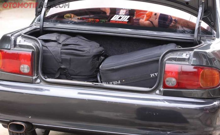 Bagasi mobil Sedan