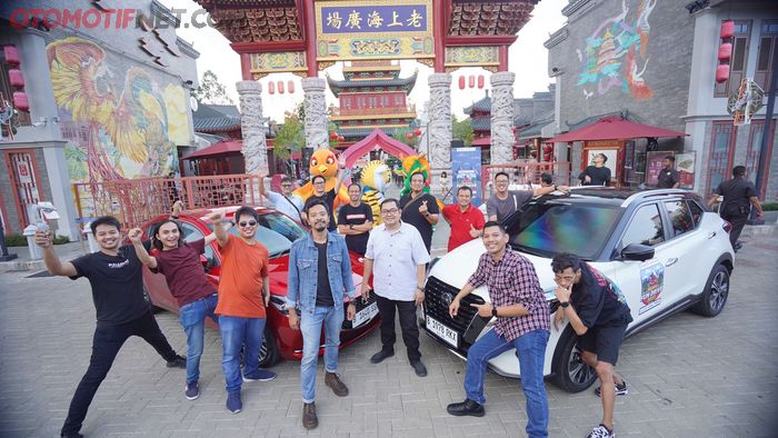 Keseruan pelepasan Holiday Fun Drive 2023 yang dilakukan di Old Shanghai Sedayu City