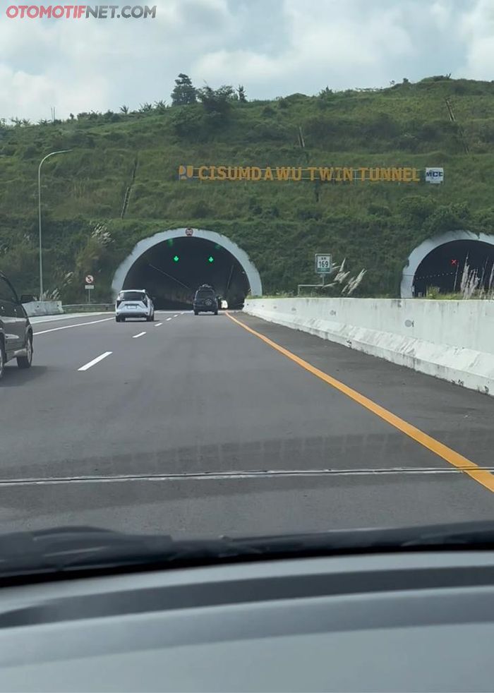 New Baleno melintas di Cisumdawu Twin Tunnel menuju kota Cirebon