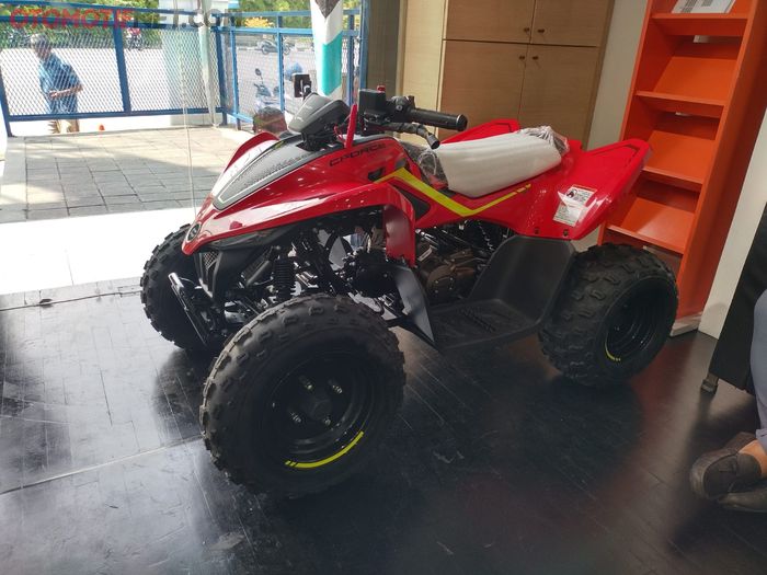 Tidak hanya motor, dealer MForce Kelapa Dua juga memamerkan unit ATV CF Moto