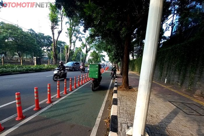 Foto ilustrasi pemotor lawan arus. Sorot bahaya lawan arah, ketua Asosiasi Driver Ojol Garda Indonesia bilang begini.