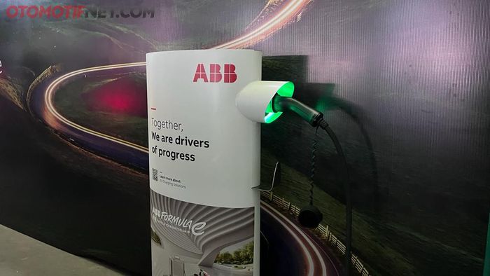 Charging station mobil listrik di Cilandak Town Square berkapasitas 22 kw dengan tipe colokan Type 2