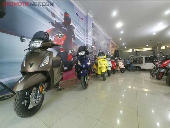Jajaran unit yang tersedia di main dealer TVS Medan. Mulai dari roda dua sampai roda tiga