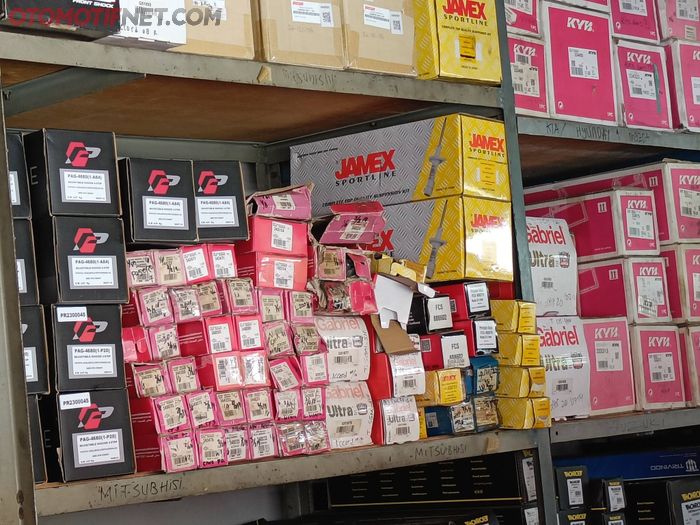 Pilihan sokbreker belakang Honda Mobilio