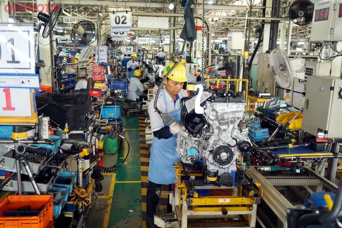 Proses perakitan mesin Yaris Cross di pabrik Toyota (TMMIN) Karawang