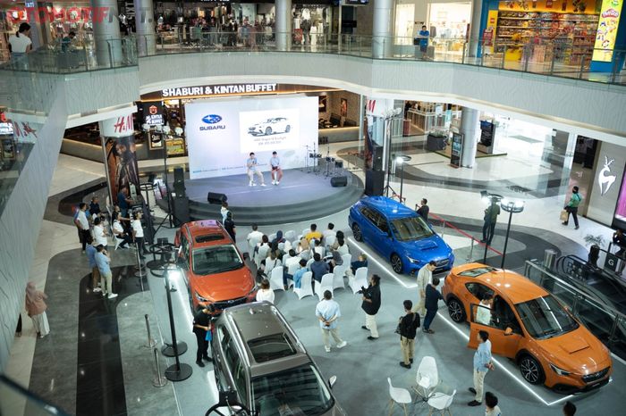 Subaru luncurkan model barunya di mall Atrium Batam, dan sediakan unit test driive untuk konsumen
