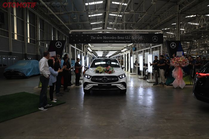 Seremoni produksi pertama Mercedes-Benz GLC rakitan pabrik Wanaherang Bogor