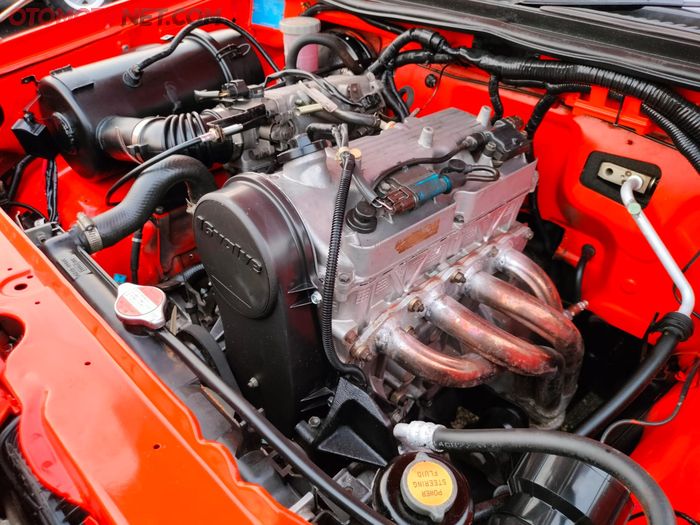 Mesin Jimny JB33 dipasangkan mesin Suzuki Futura yang memiliki kapasitas lebih besar.