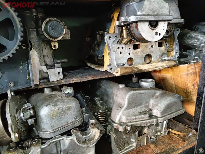 Berbagai mesin bekas di bengkel Ex Singapore Karunia Jaya Motor