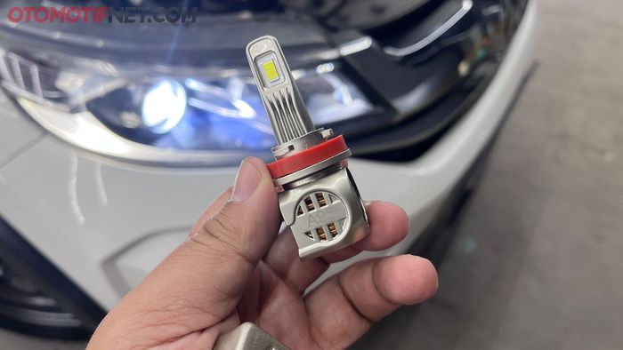 Ilustrasi bohlam lampu LED mobil bekas