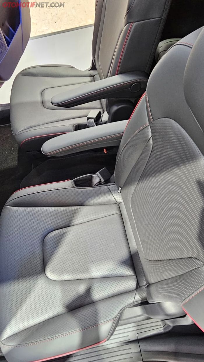 Hyundai Stargazer X tipe Style maupun Prime juga ada pilihan jok baris kedua model captai seat