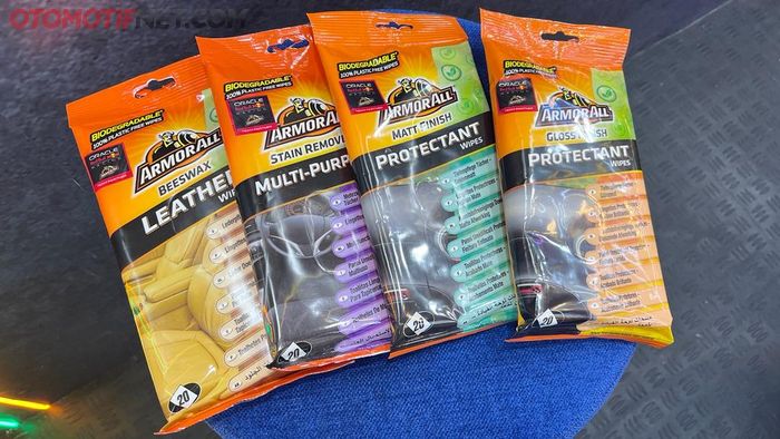 Armor All Wipes, pembersih model tisu (wipes) di booth Laris Chandra, GIIAS 2023