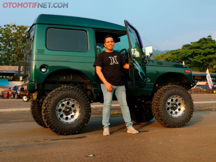 Uda Adi jadi lebih pede pakai Katana jangkungnya ini untuk berpetualang kemana saja